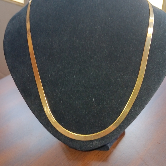 Herringbone necklace. 9.10grams